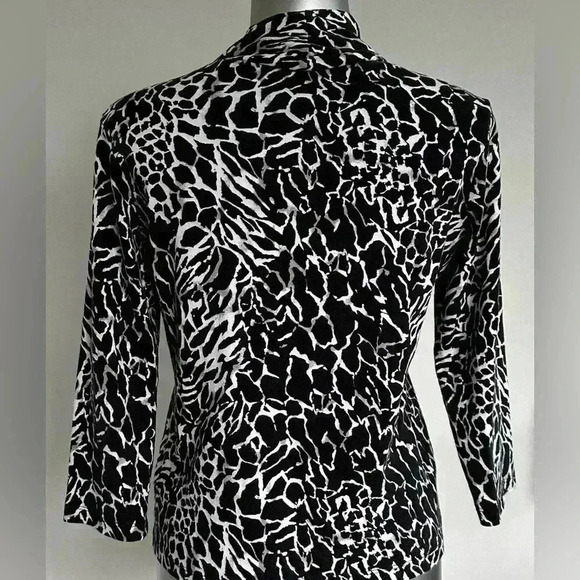 FREE 💟Animal Print Black &  White Top - Picture 3 of 10